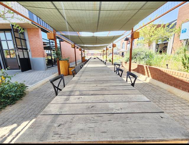 72M² SHOWROOM TO LET IN ROOIHUISKRAAL